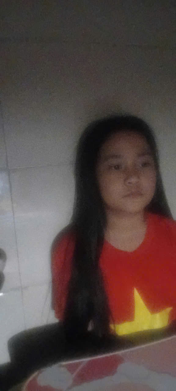 A child with long hair

AI-generated content may be incorrect.