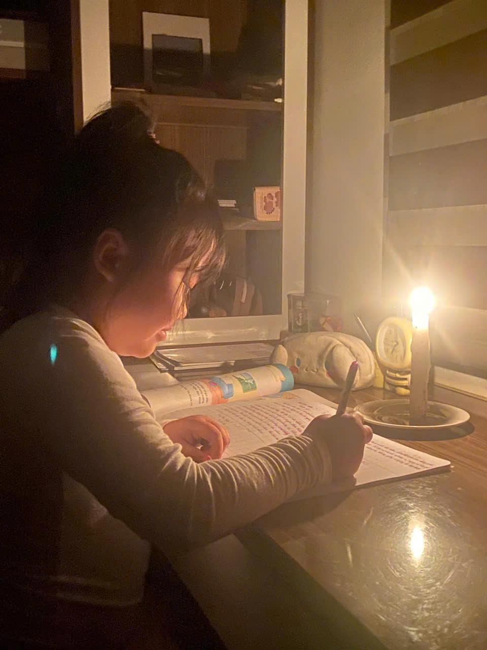 A child writing on a book

AI-generated content may be incorrect.