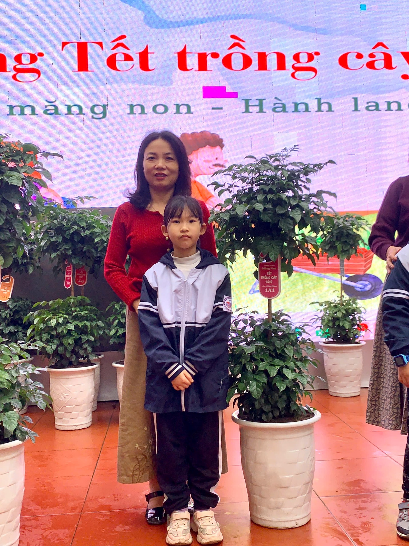 A person and a child posing for a picture
AI-generated content may be incorrect.