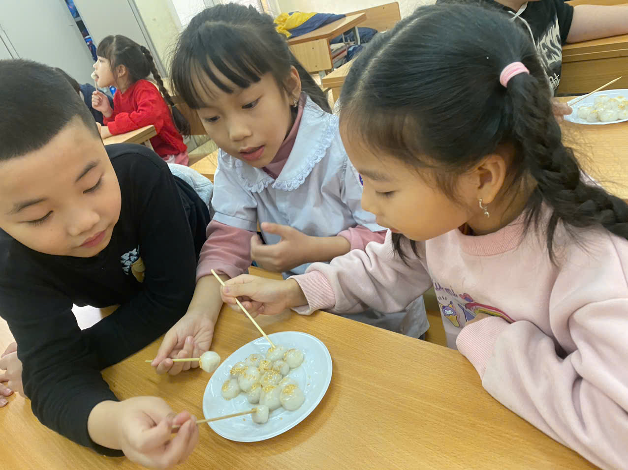 A group of girls eating food
AI-generated content may be incorrect.