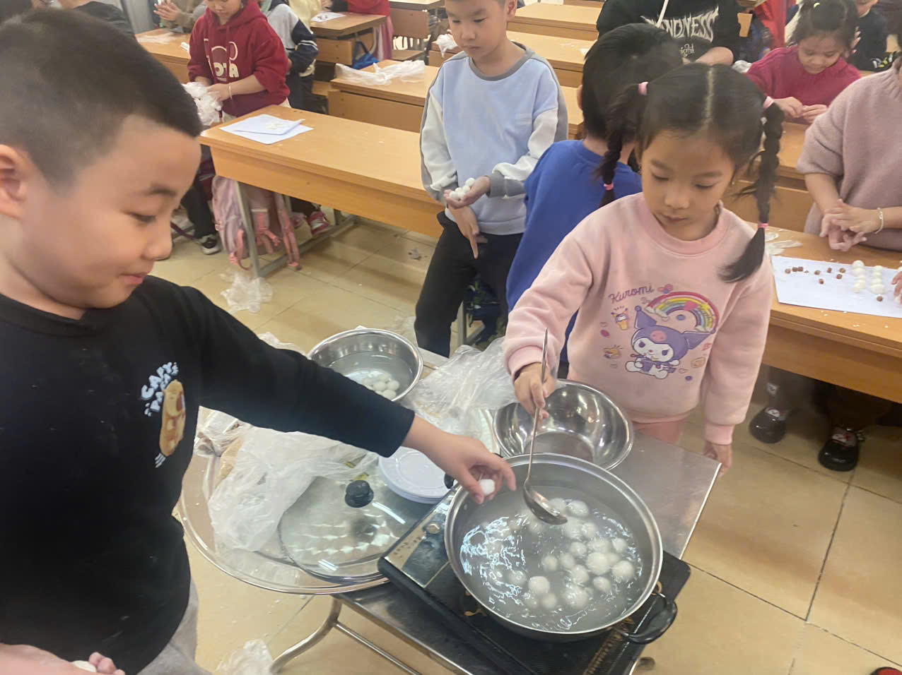 A group of children cooking in a classroom
AI-generated content may be incorrect.