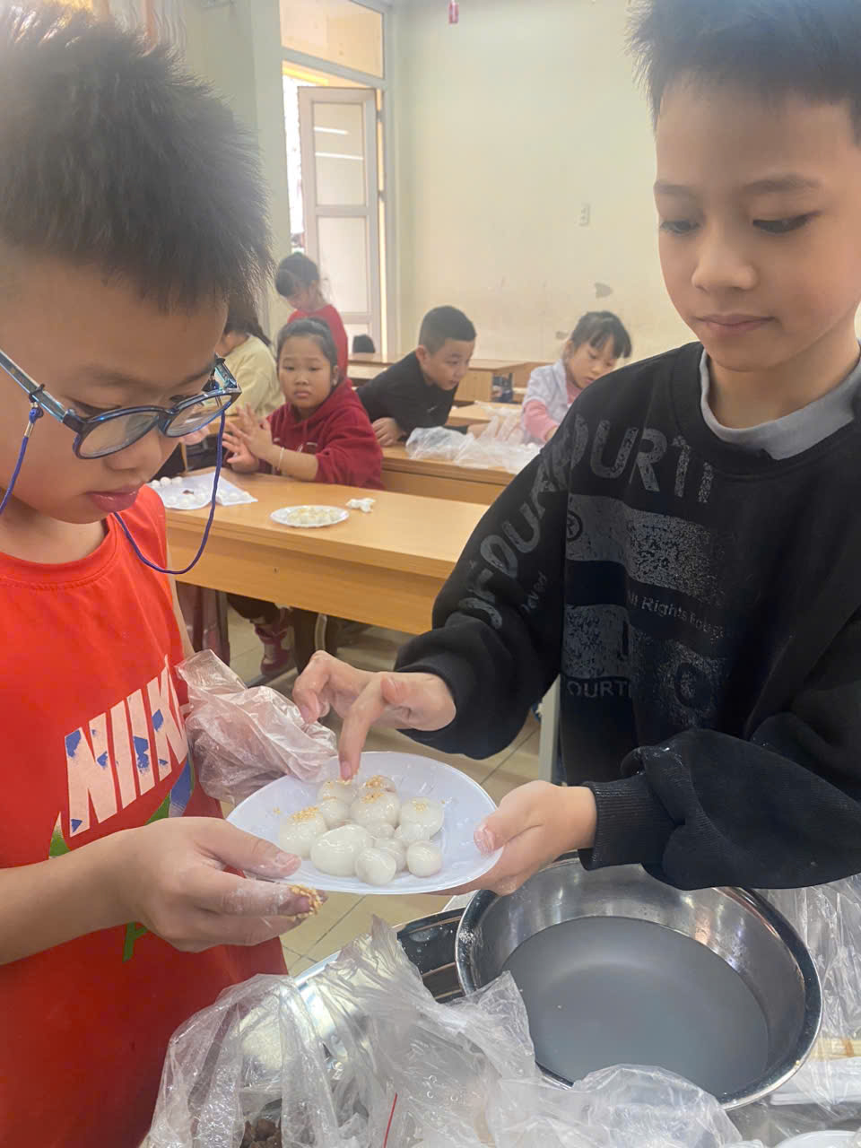 A child and child in a classroom
AI-generated content may be incorrect.