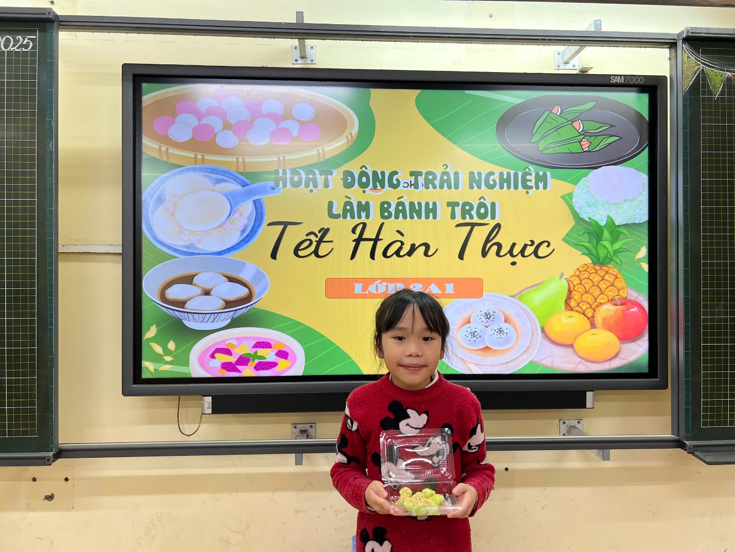 A child holding a bowl of food
AI-generated content may be incorrect.