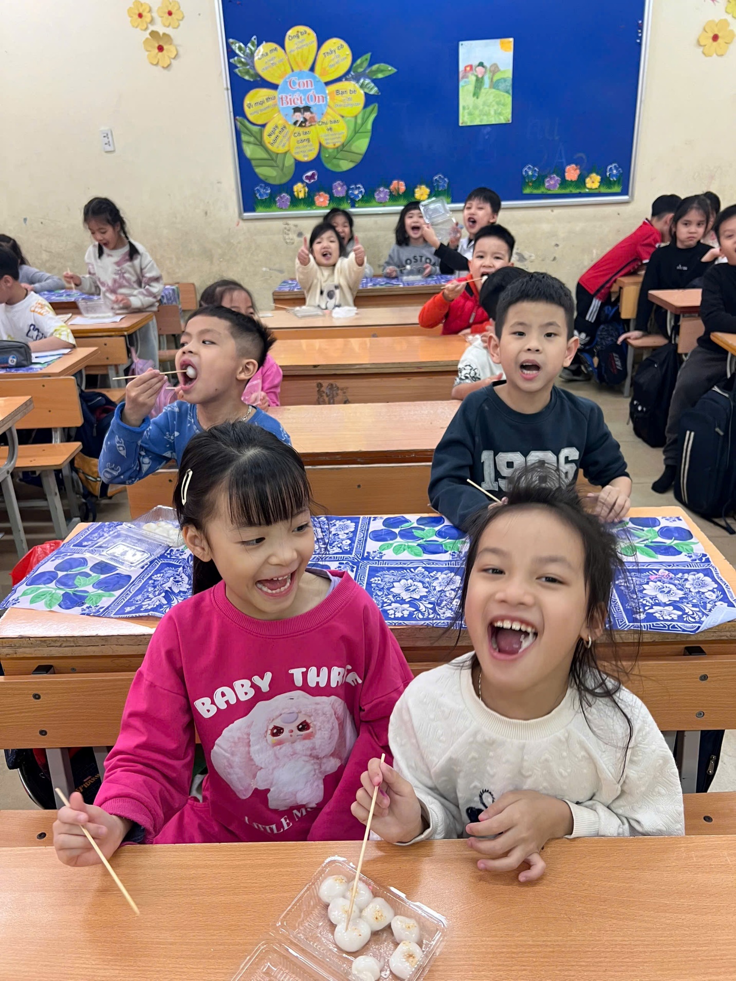 A group of children sitting at desks in a classroom
AI-generated content may be incorrect.