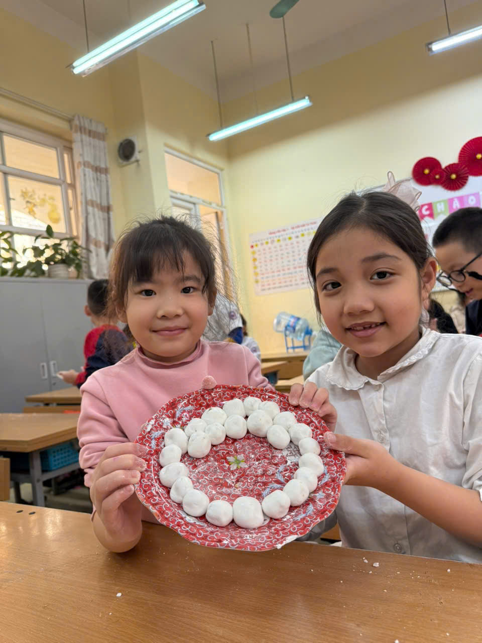 Two girls holding a plate of food
AI-generated content may be incorrect.