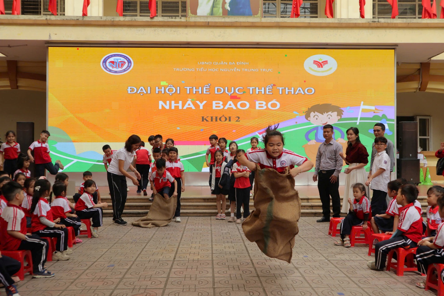 A group of children playing in a sack race

AI-generated content may be incorrect.