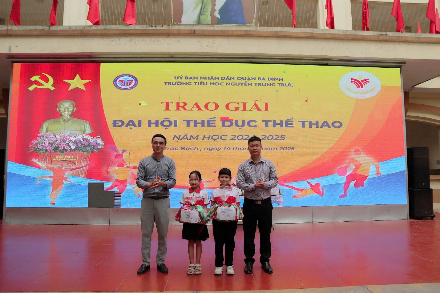 A group of people standing in front of a large banner

AI-generated content may be incorrect.