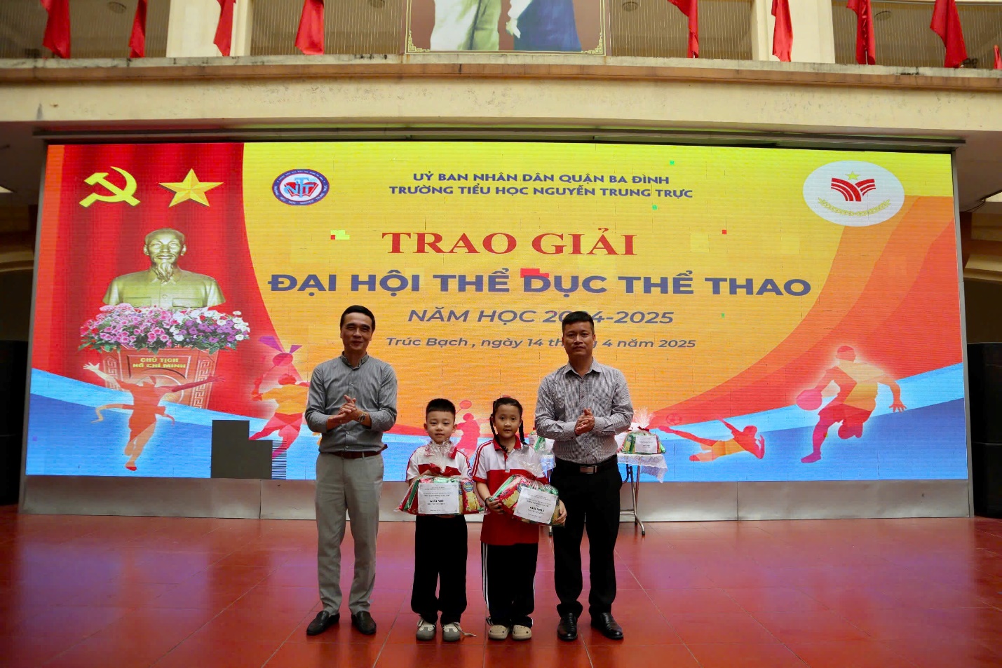 A group of people standing in front of a banner

AI-generated content may be incorrect.