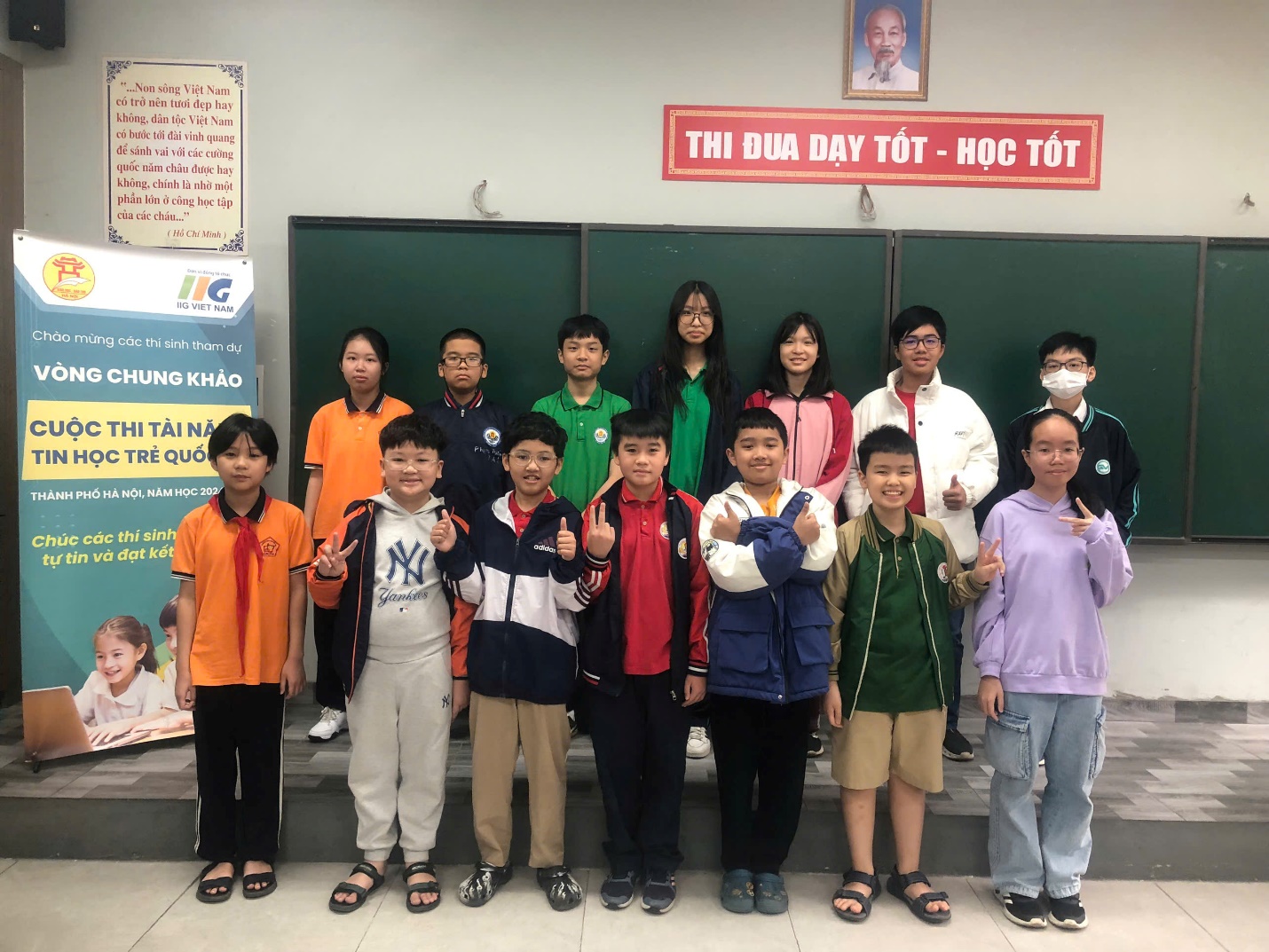 A group of people posing for a photo
AI-generated content may be incorrect.