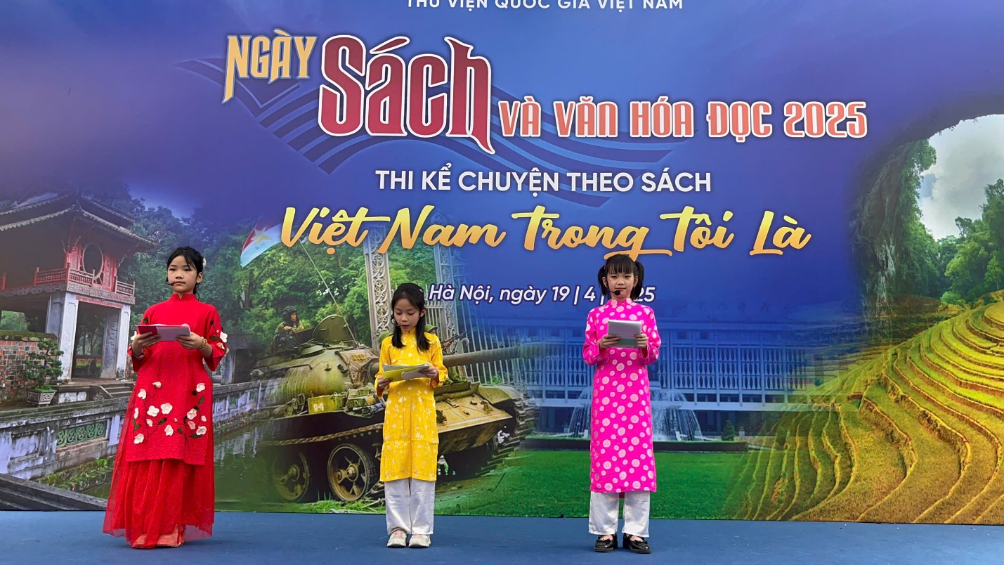 A group of children standing on a stage
AI-generated content may be incorrect.