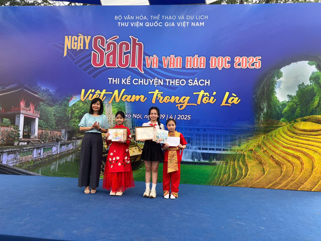 A group of people posing for a photo
AI-generated content may be incorrect.