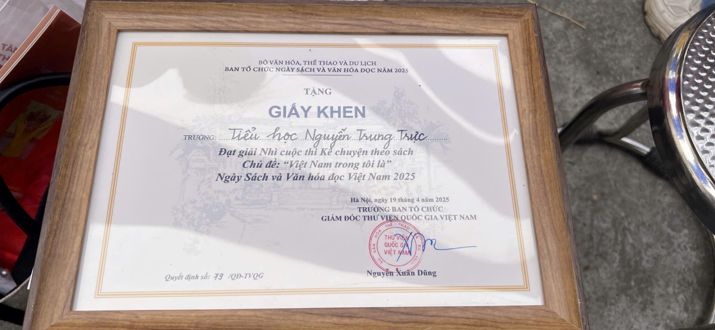 A certificate in a frame
AI-generated content may be incorrect.