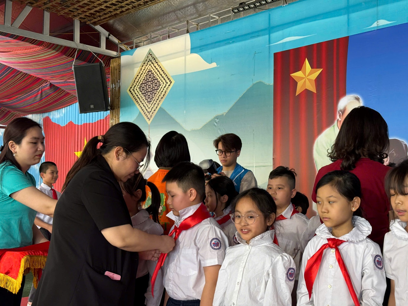 A group of children in a room
AI-generated content may be incorrect.