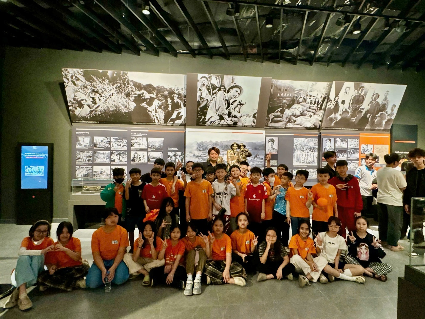 A group of people posing for a photo
AI-generated content may be incorrect.