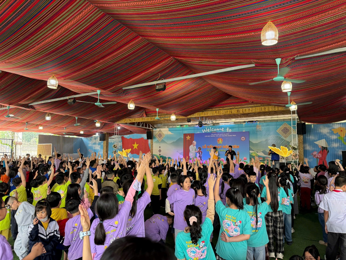 A group of people in a room with a red and green tent
AI-generated content may be incorrect.