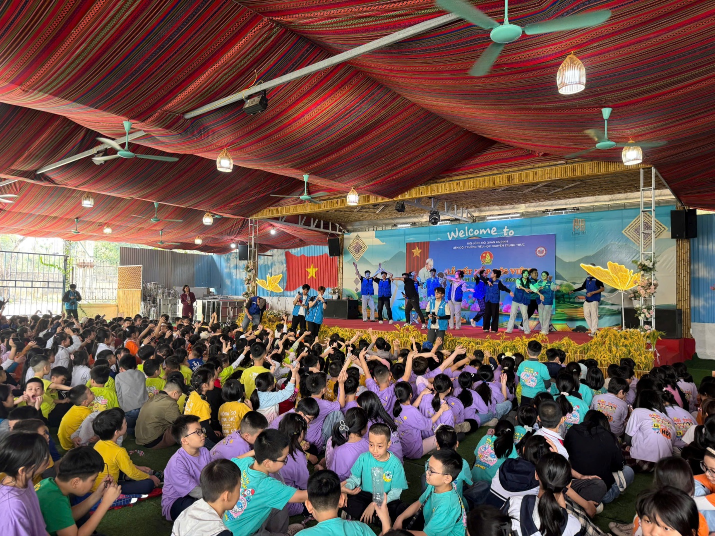 A group of children in a room
AI-generated content may be incorrect.