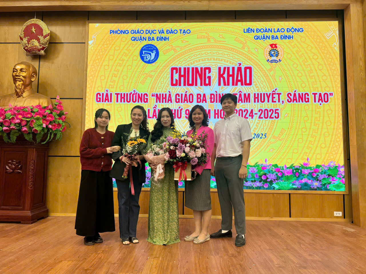 A group of people posing for a photo
AI-generated content may be incorrect.