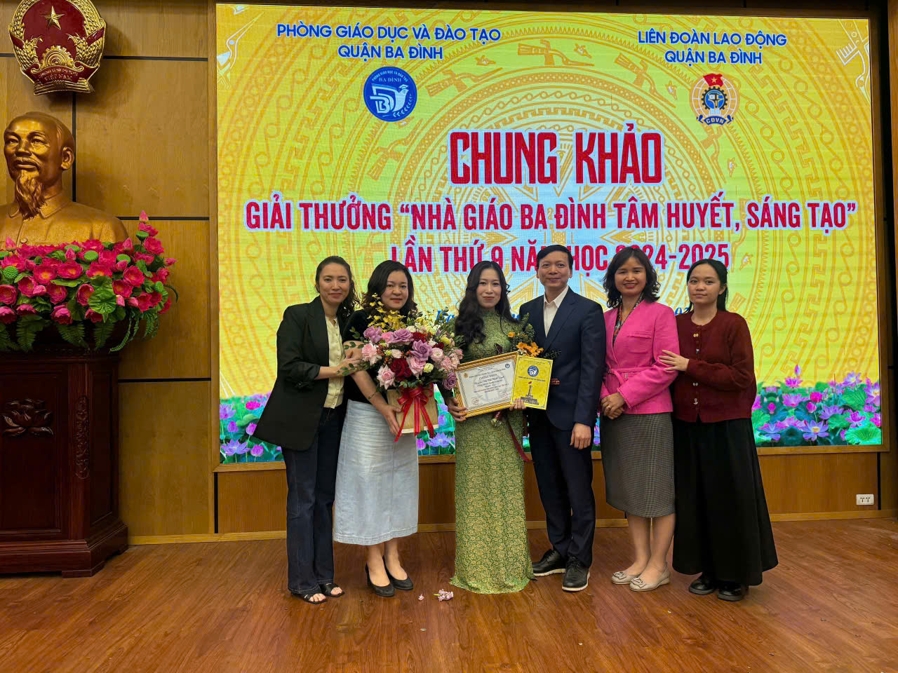 A group of people posing for a photo
AI-generated content may be incorrect.