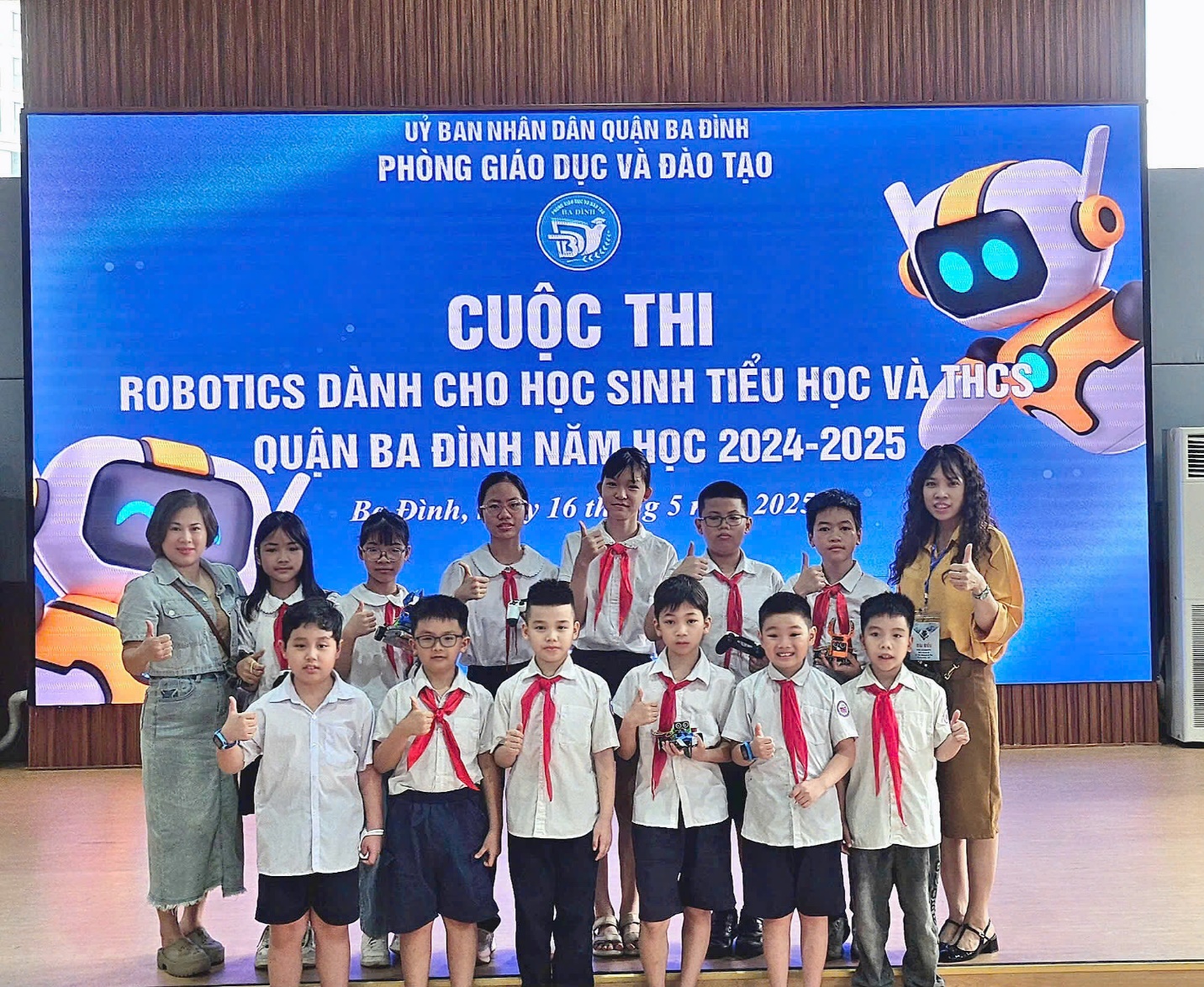 A group of children posing for a photo

AI-generated content may be incorrect.