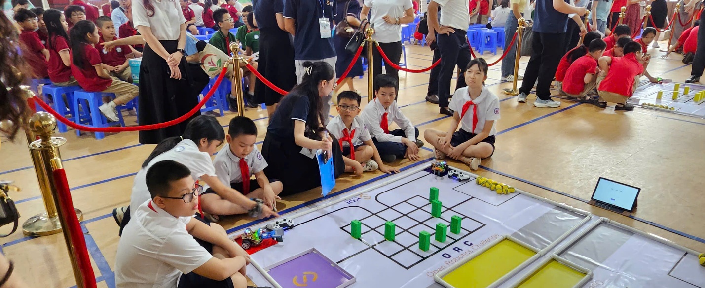 A group of kids playing a game

AI-generated content may be incorrect.