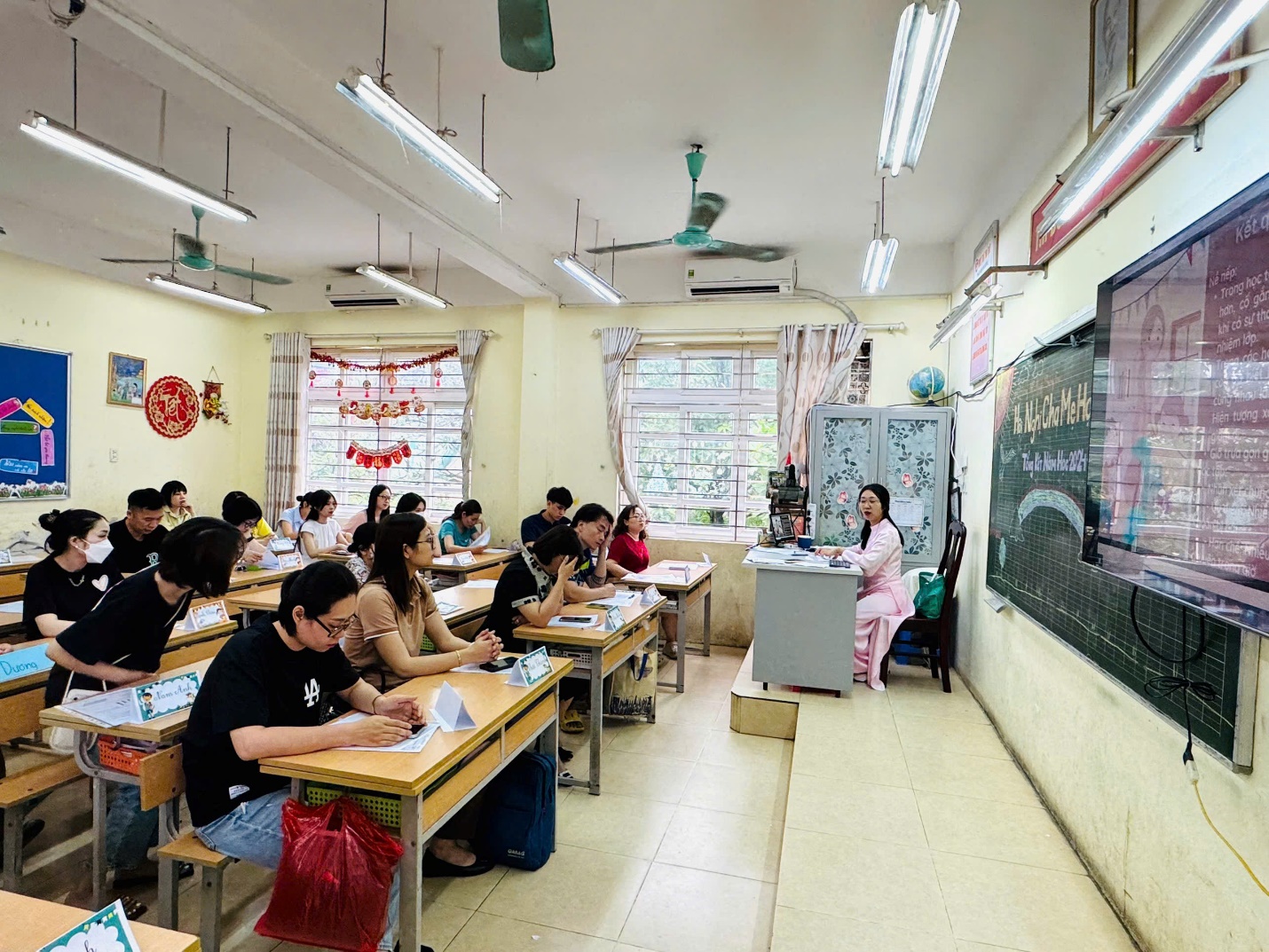 A group of people sitting at desks in a classroom

AI-generated content may be incorrect.