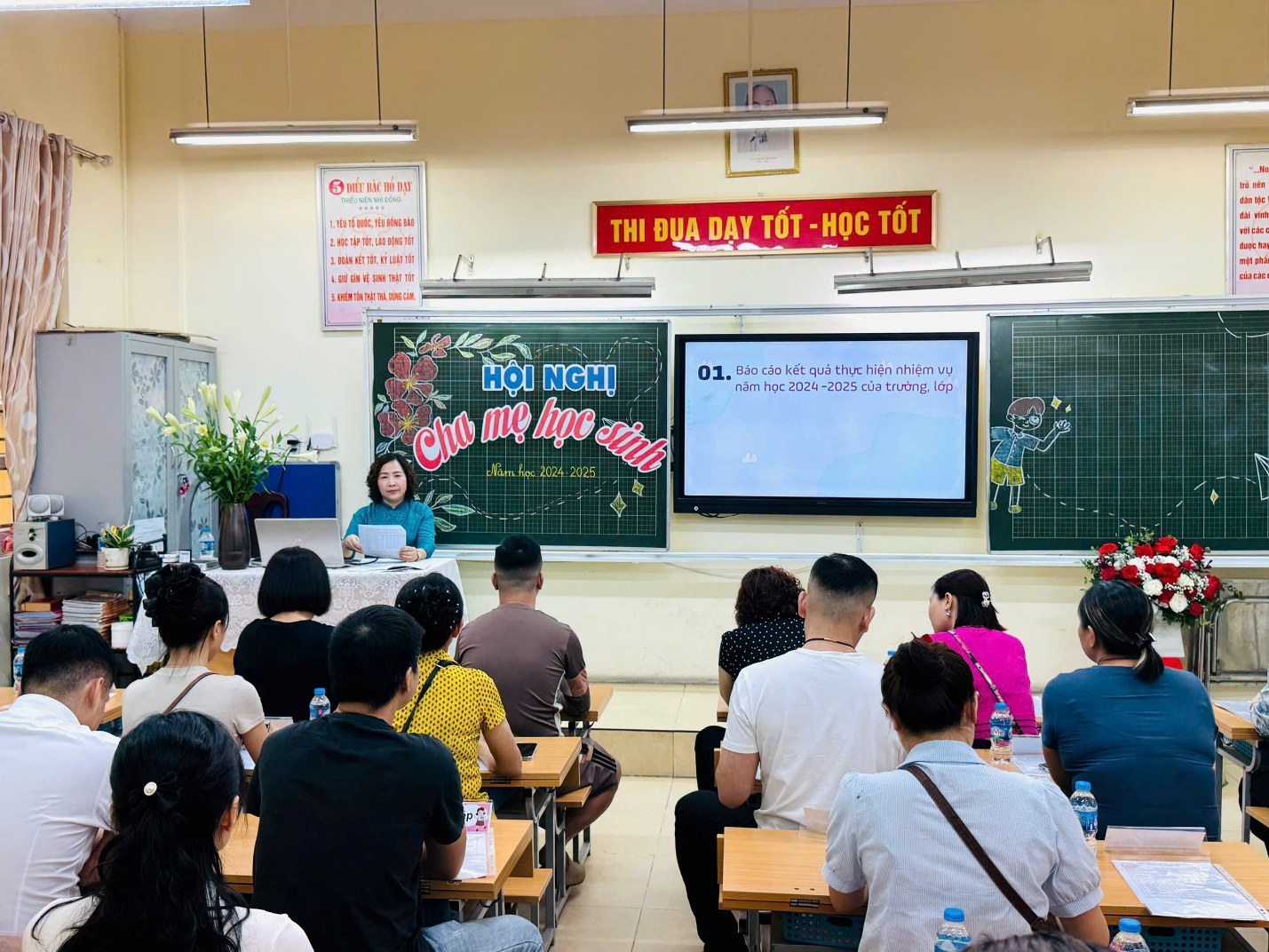 A group of people sitting in a classroom

AI-generated content may be incorrect.