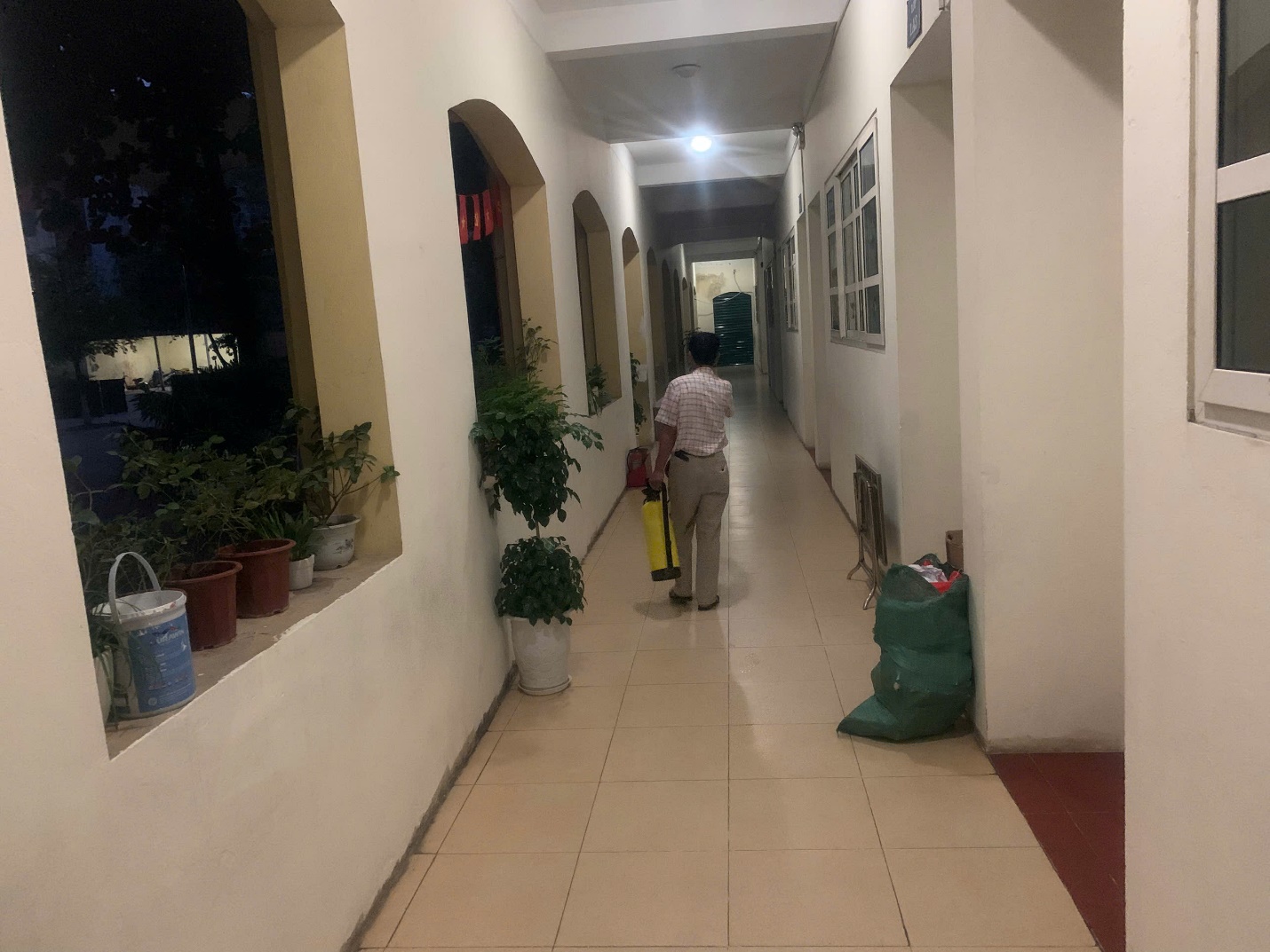 A person walking down a hallway

AI-generated content may be incorrect.