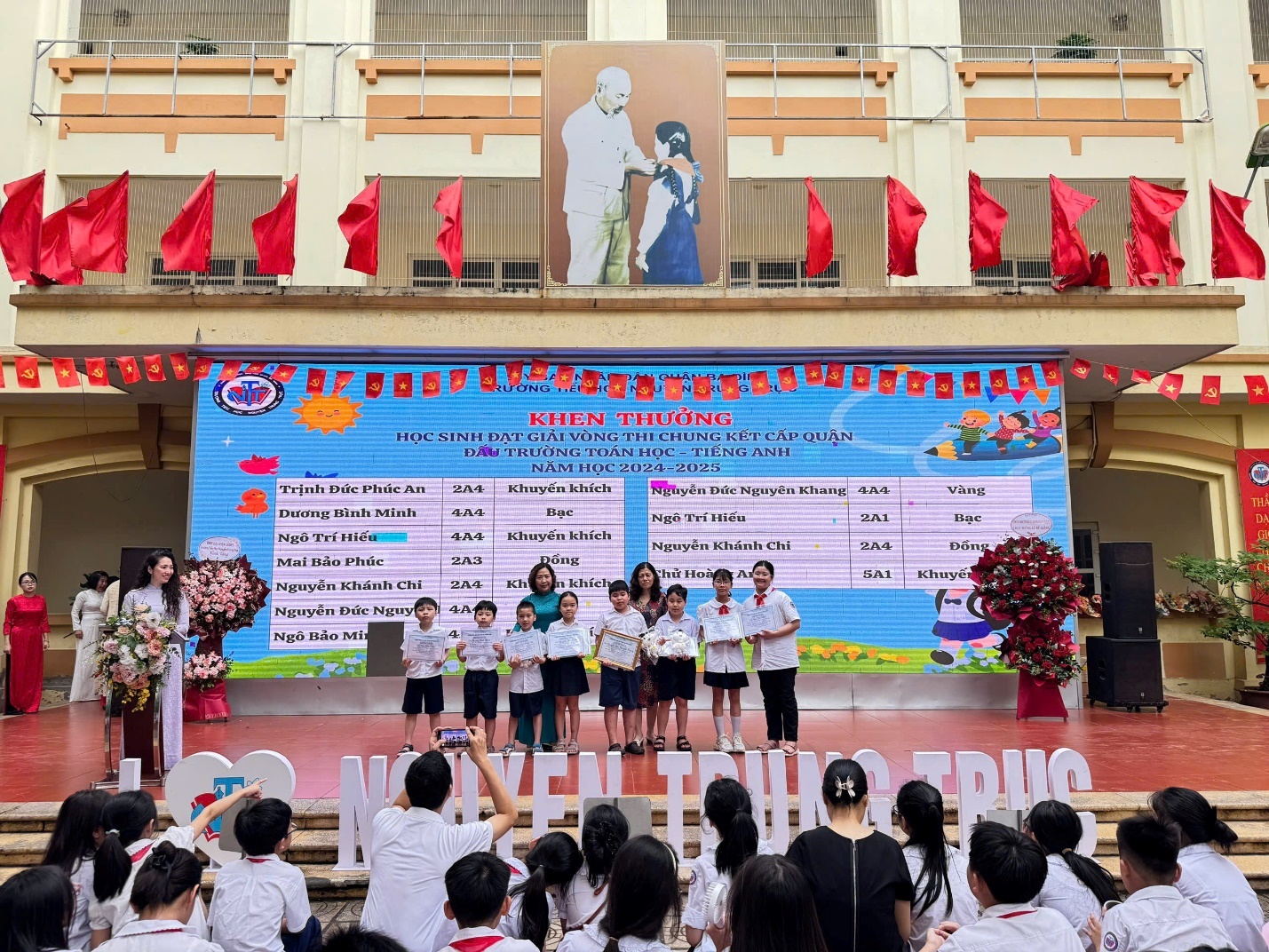 A group of children on a stage

AI-generated content may be incorrect.