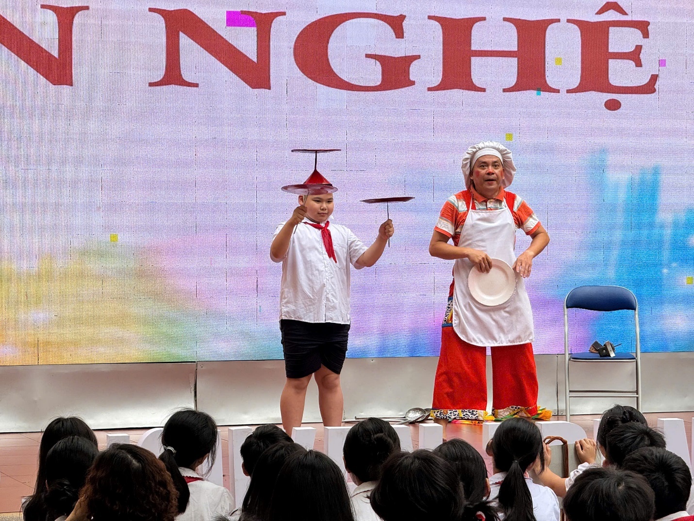 A group of people on a stage

AI-generated content may be incorrect.