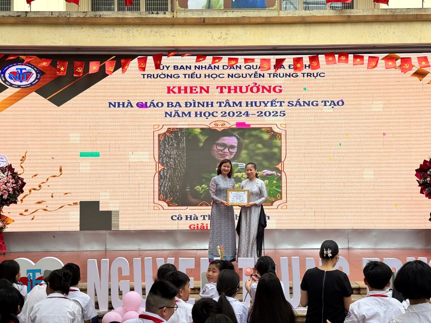 A group of people standing on a stage

AI-generated content may be incorrect.