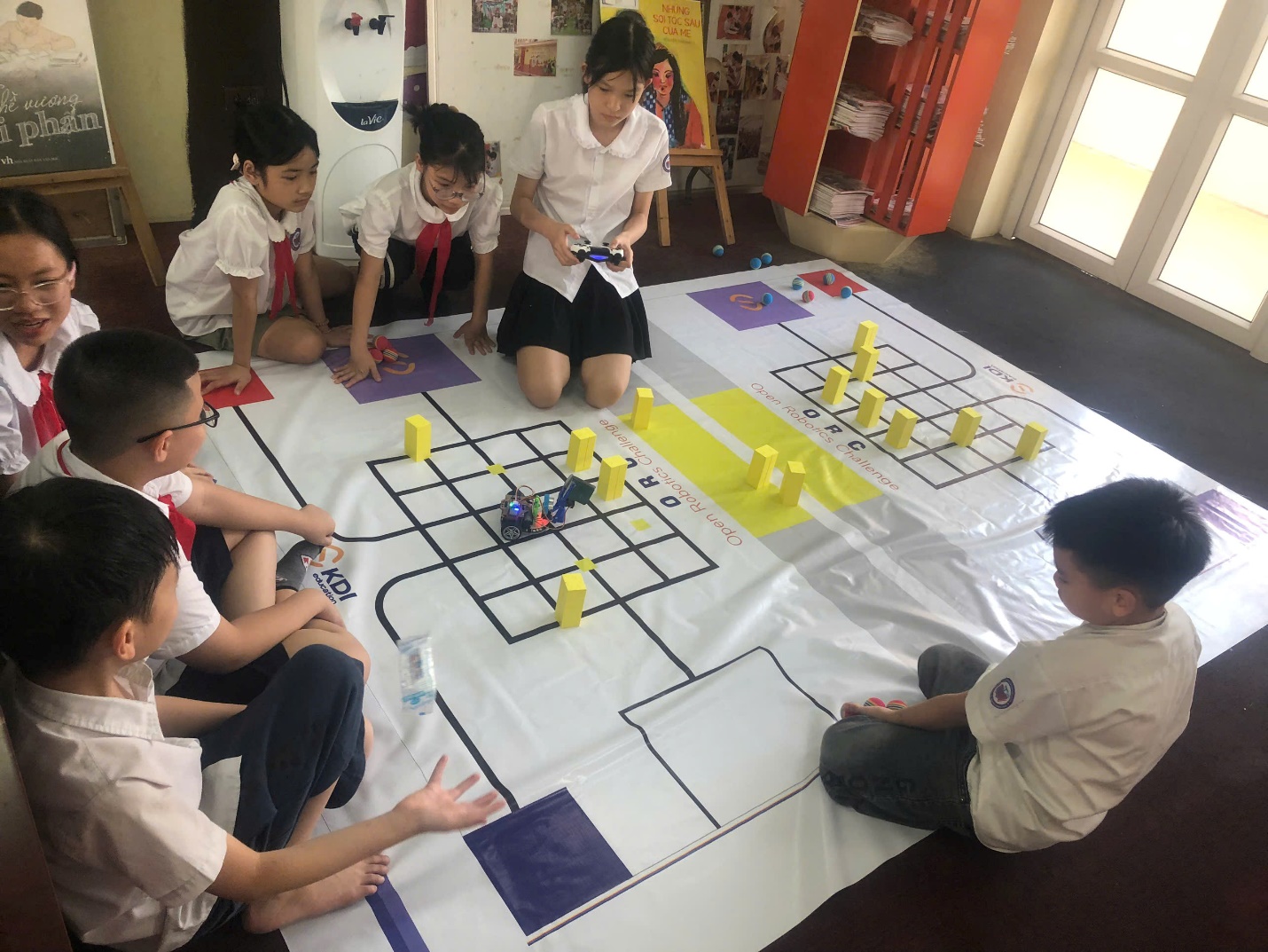 A group of children playing a game

AI-generated content may be incorrect.