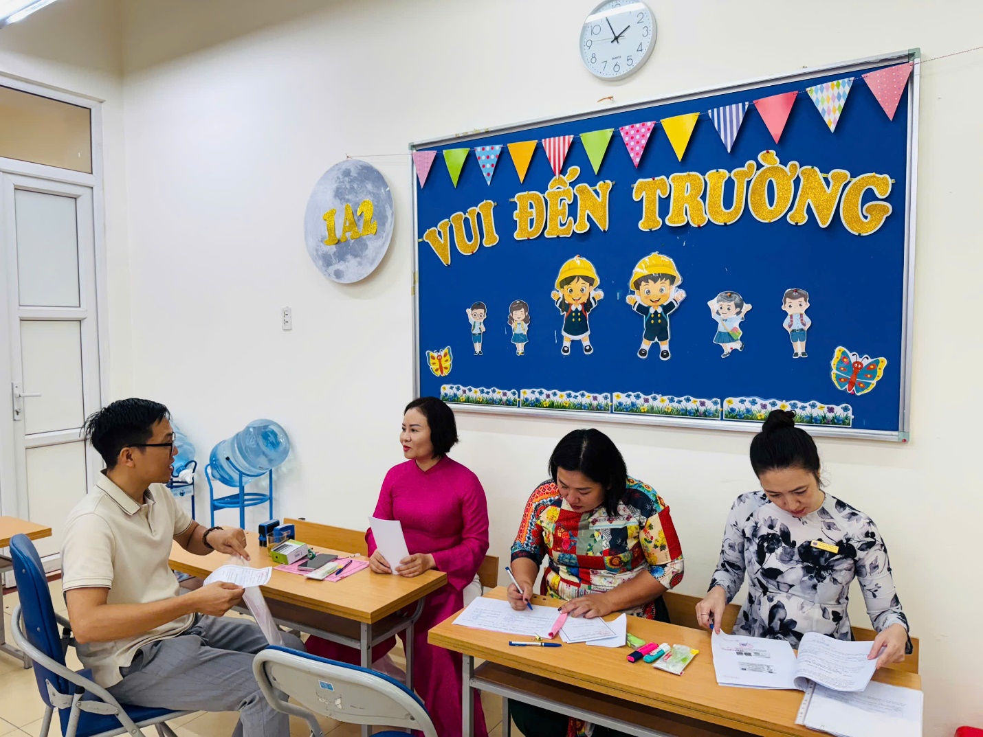 A group of people sitting at desks in a classroom

AI-generated content may be incorrect.