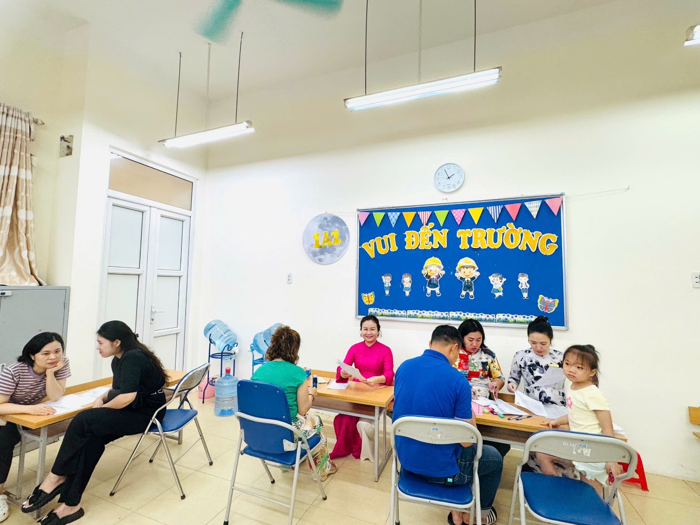 A group of people sitting at a table in a classroom

AI-generated content may be incorrect.