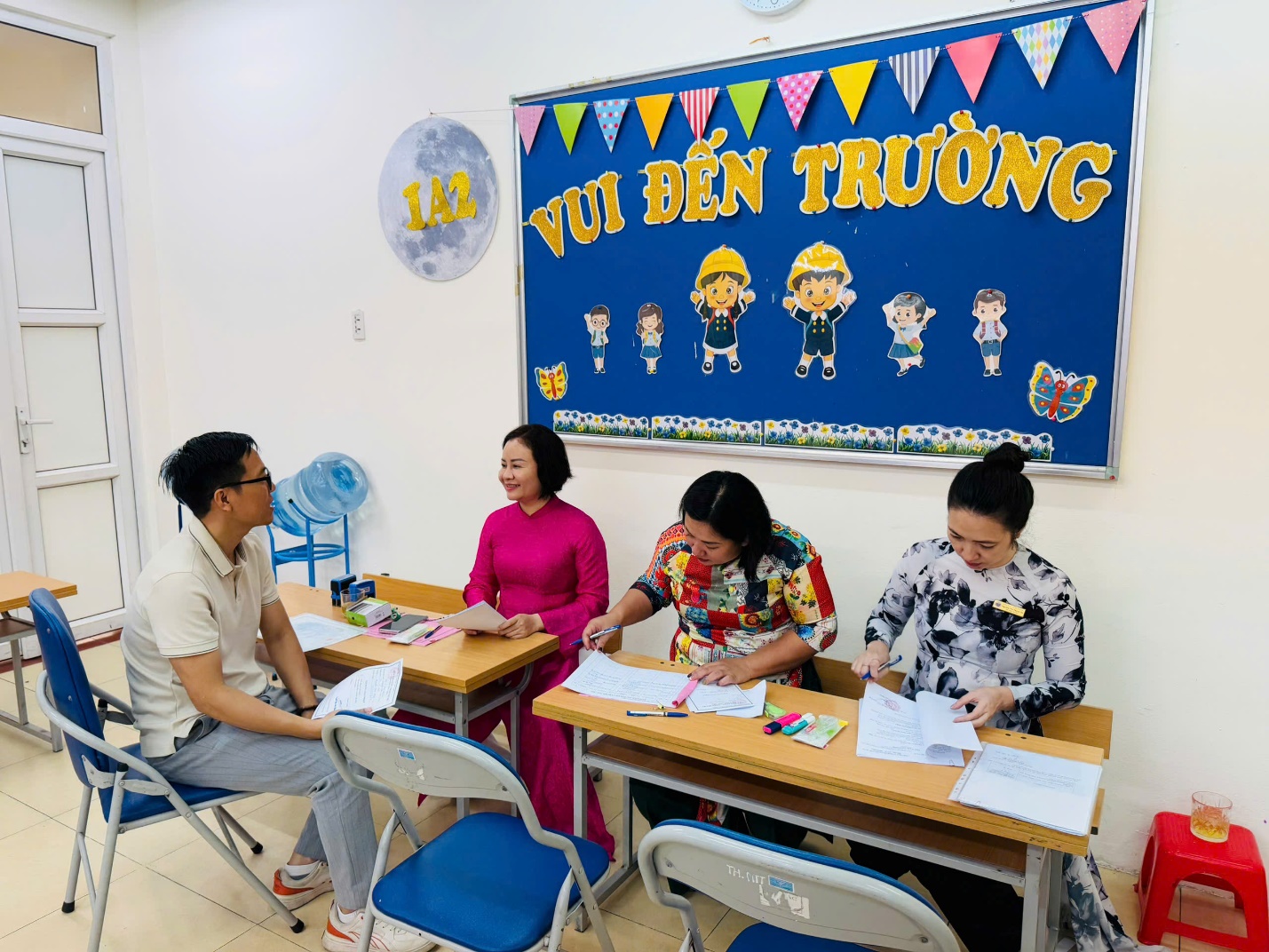 A group of people sitting at desks in a classroom

AI-generated content may be incorrect.