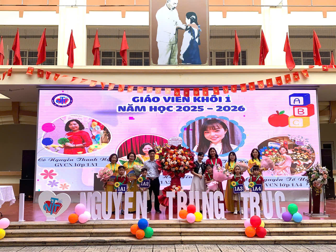 A group of people standing on a stage

AI-generated content may be incorrect.