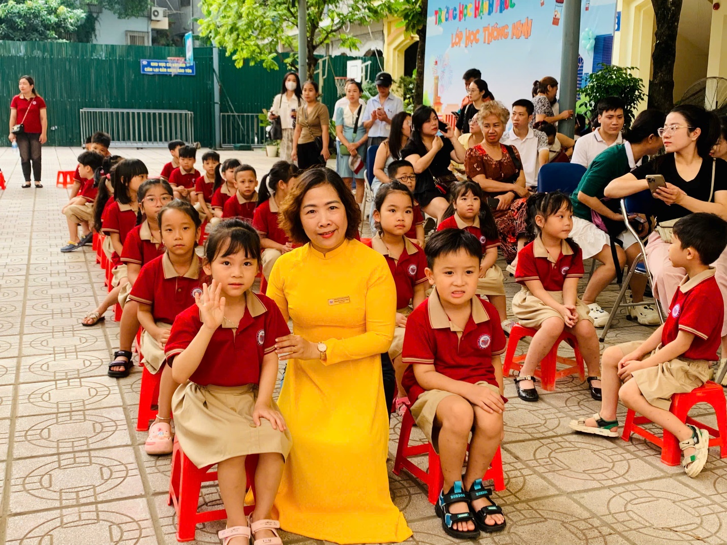 A group of children sitting on chairs

AI-generated content may be incorrect.