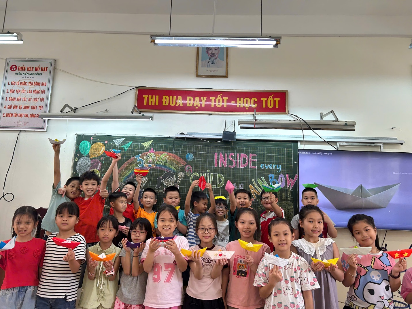 A group of children in a classroom
AI-generated content may be incorrect.