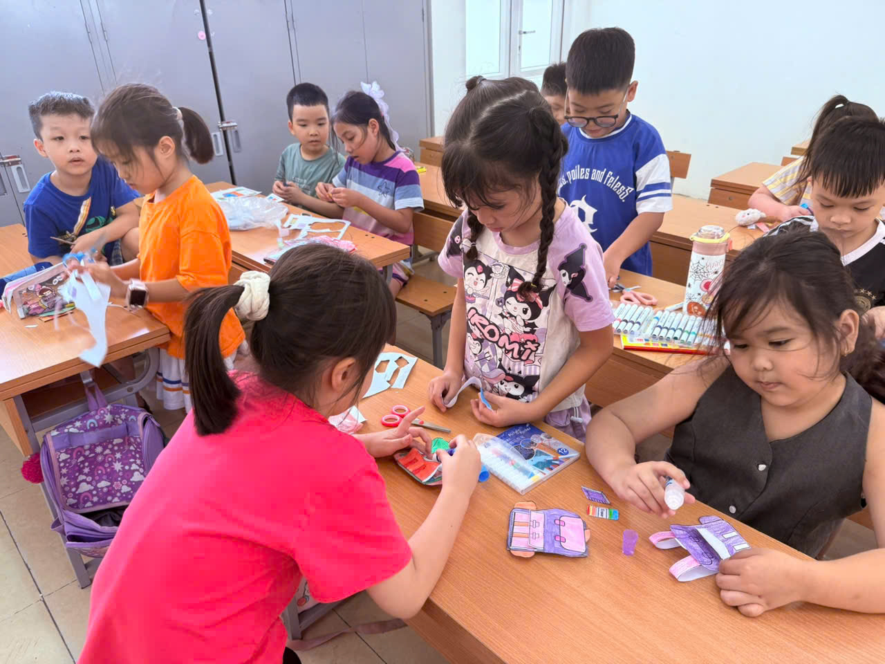 A group of children in a classroom
AI-generated content may be incorrect.