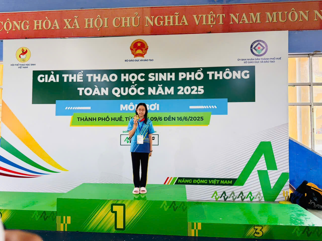 A child standing on a stage

AI-generated content may be incorrect.