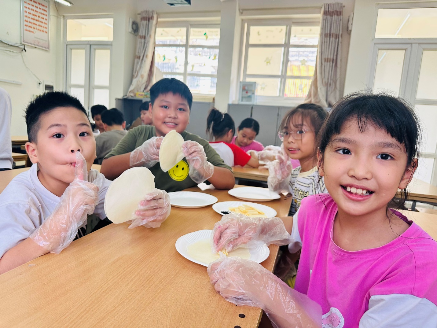 A group of children sitting at a table

AI-generated content may be incorrect.