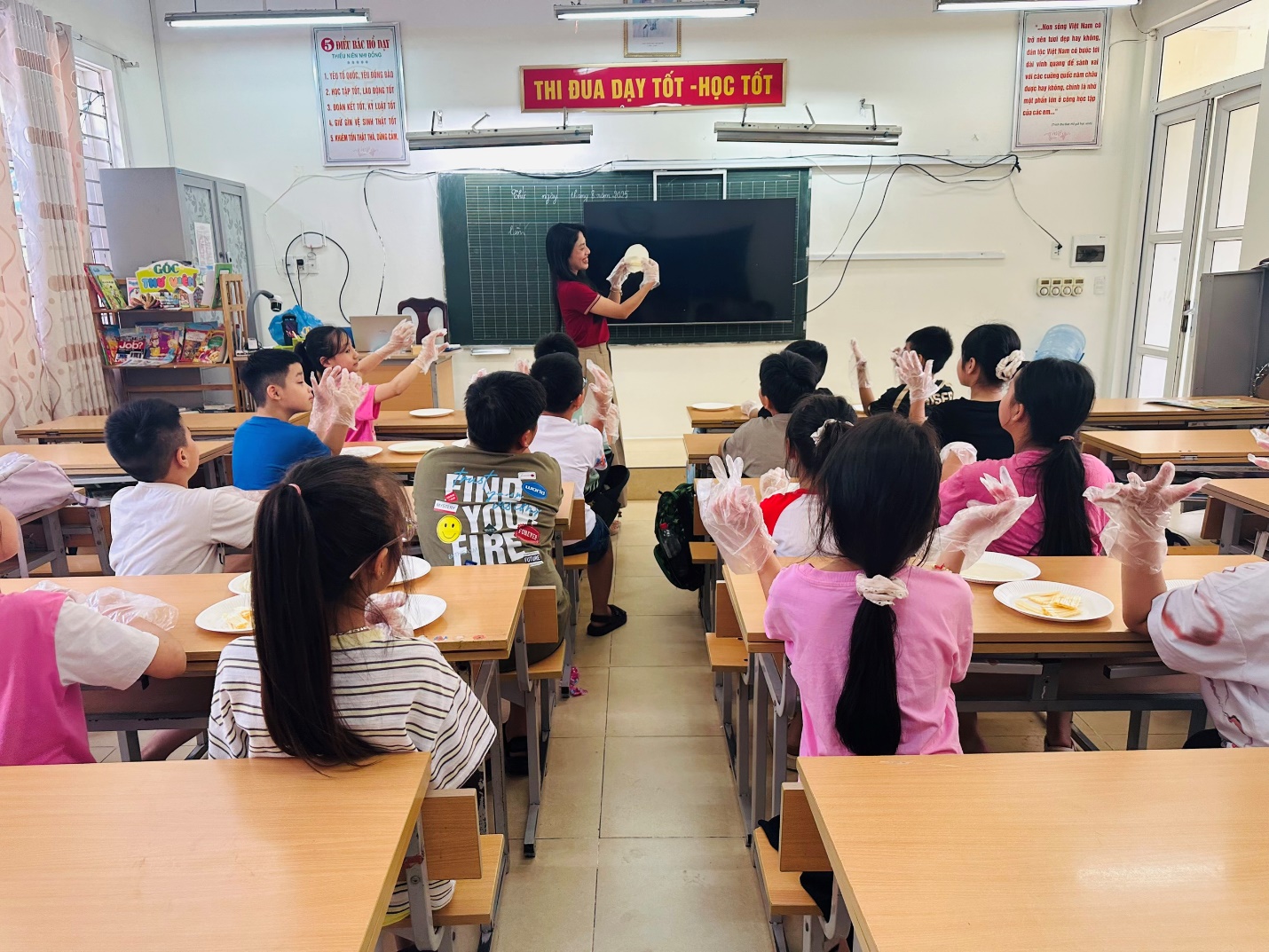 A group of children sitting at desks in a classroom

AI-generated content may be incorrect.