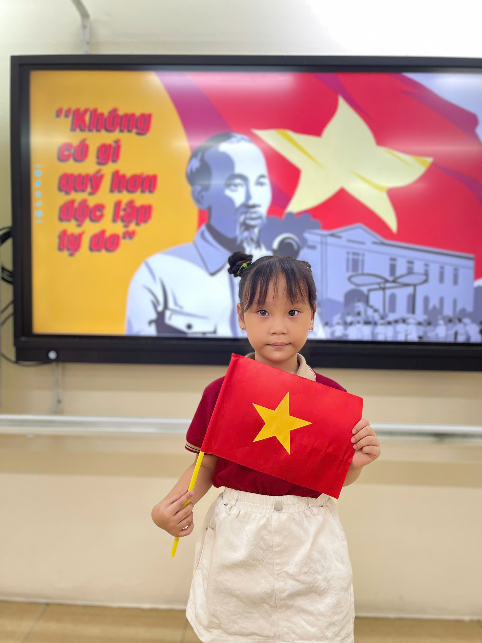 A child holding a flag

AI-generated content may be incorrect.
