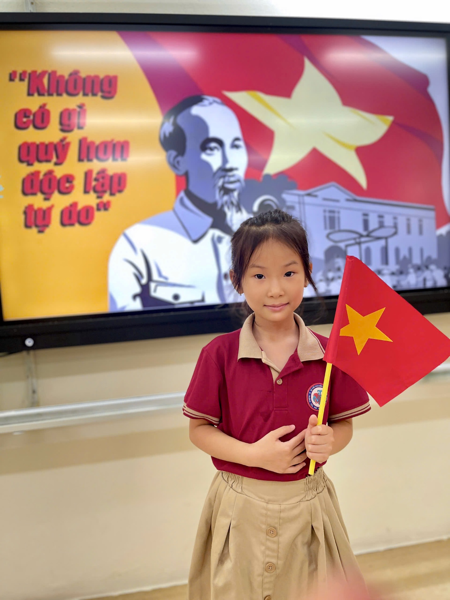 A child holding a flag

AI-generated content may be incorrect.