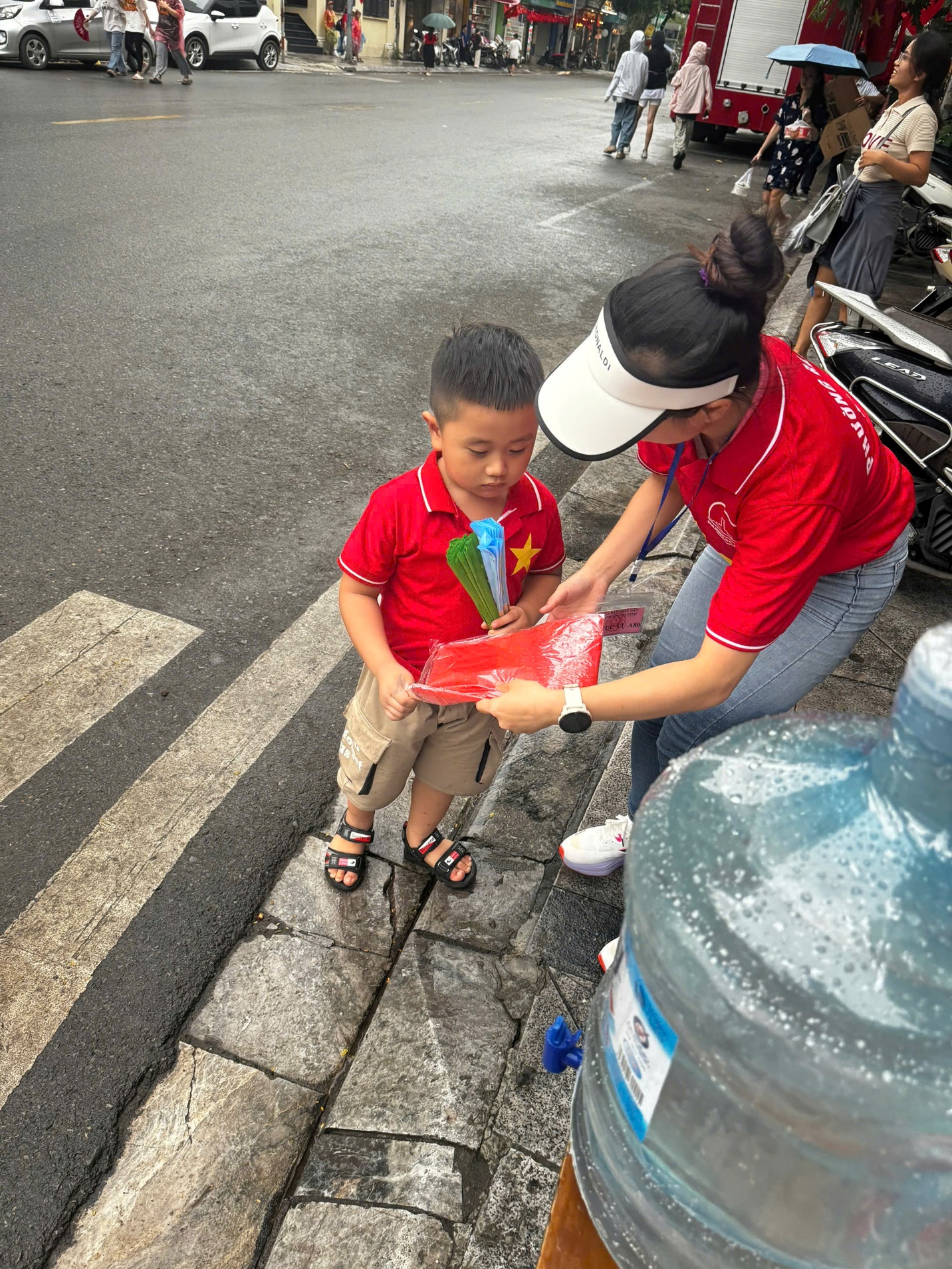 A person giving a child a present to a water bottle
AI-generated content may be incorrect.