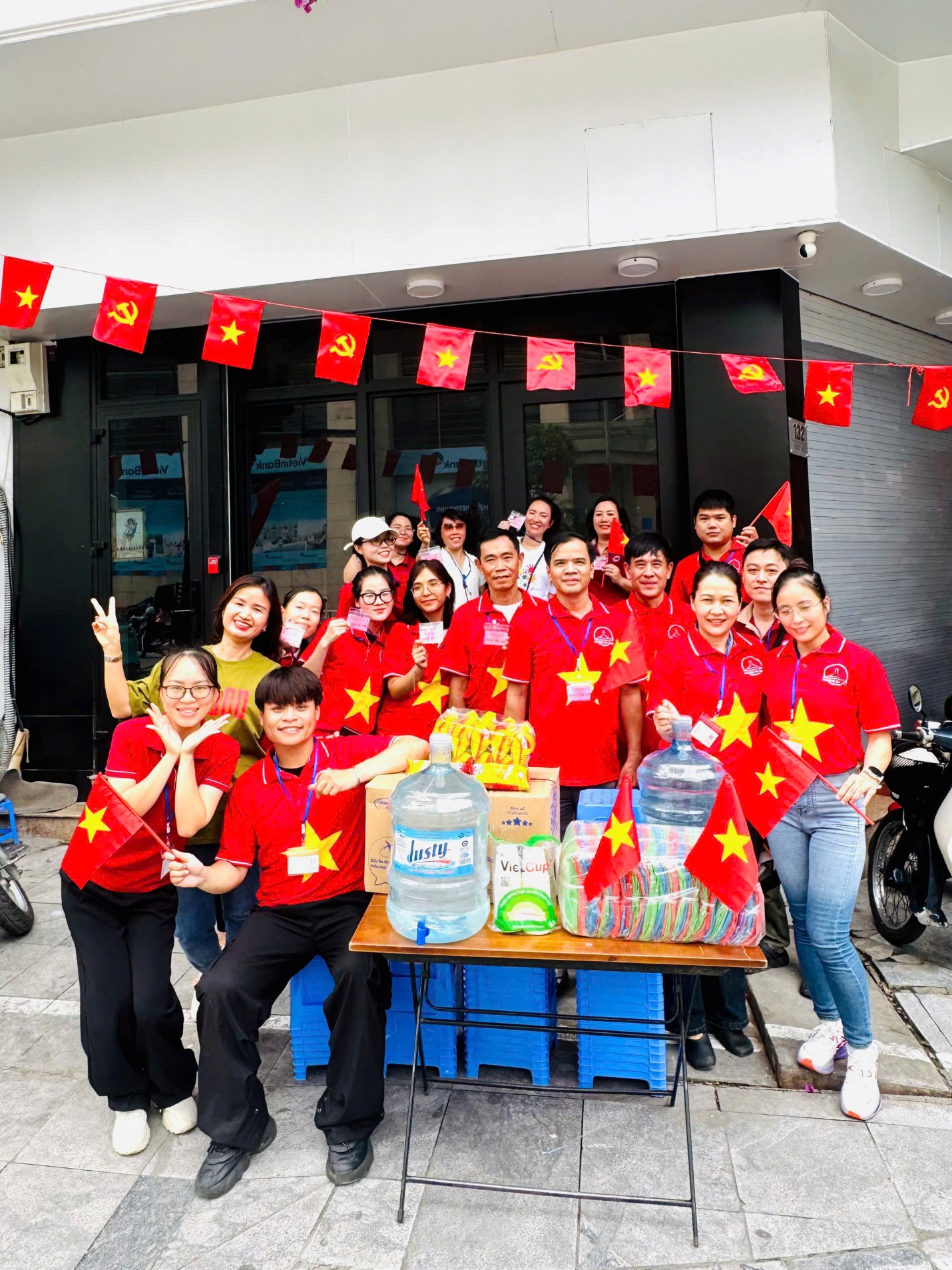 A group of people posing for a photo
AI-generated content may be incorrect.