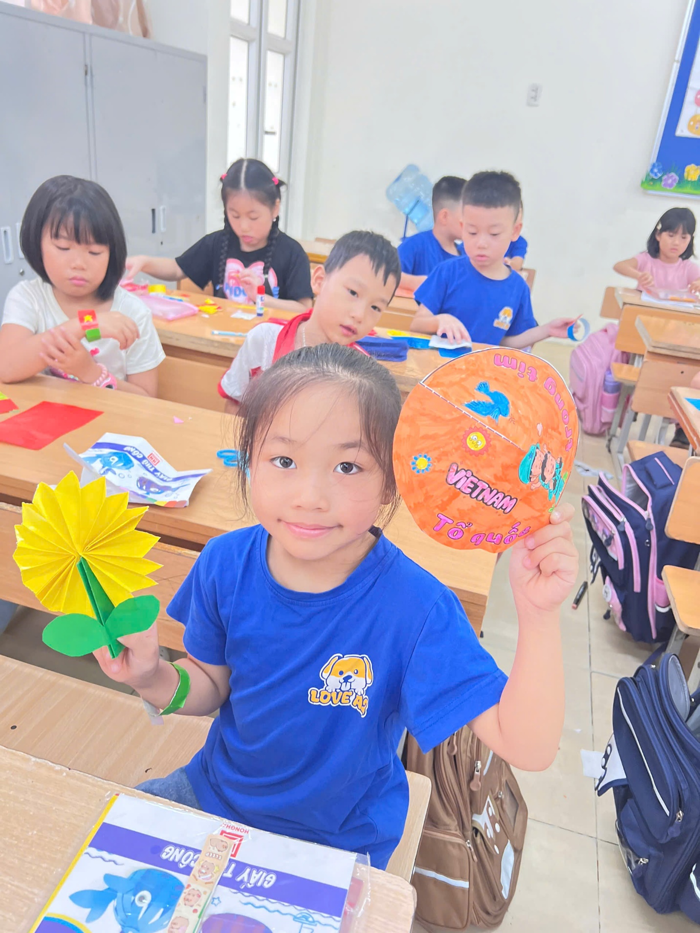 A group of children in a classroom

AI-generated content may be incorrect.