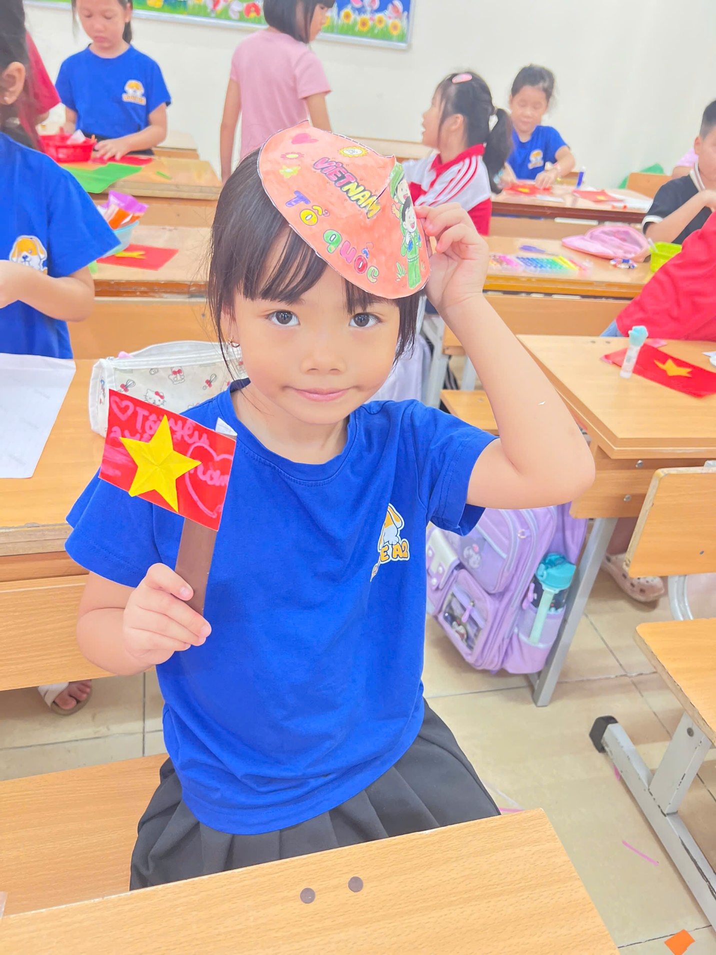 A child holding a paper hat

AI-generated content may be incorrect.