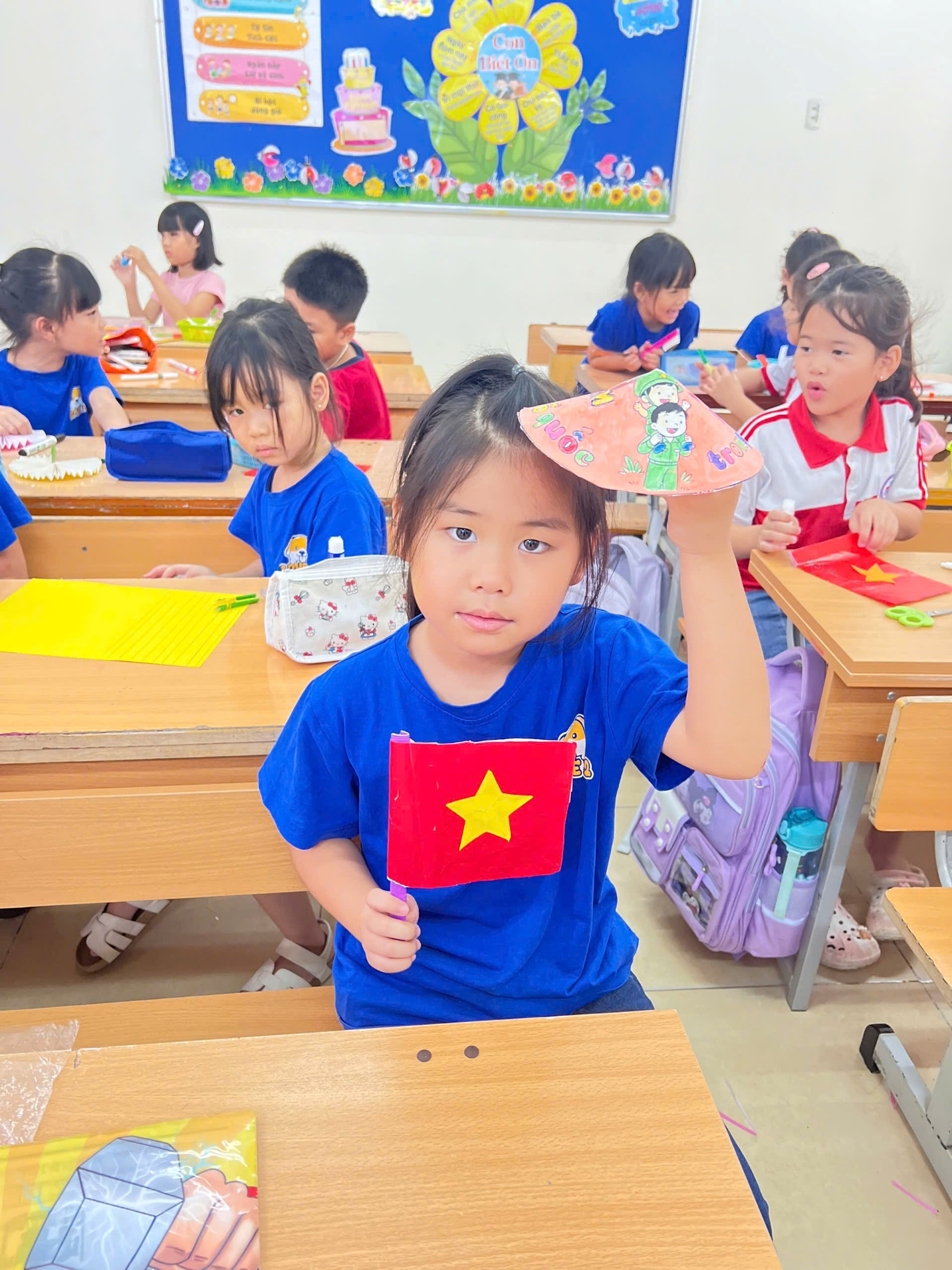 A child holding a paper hat in a classroom

AI-generated content may be incorrect.