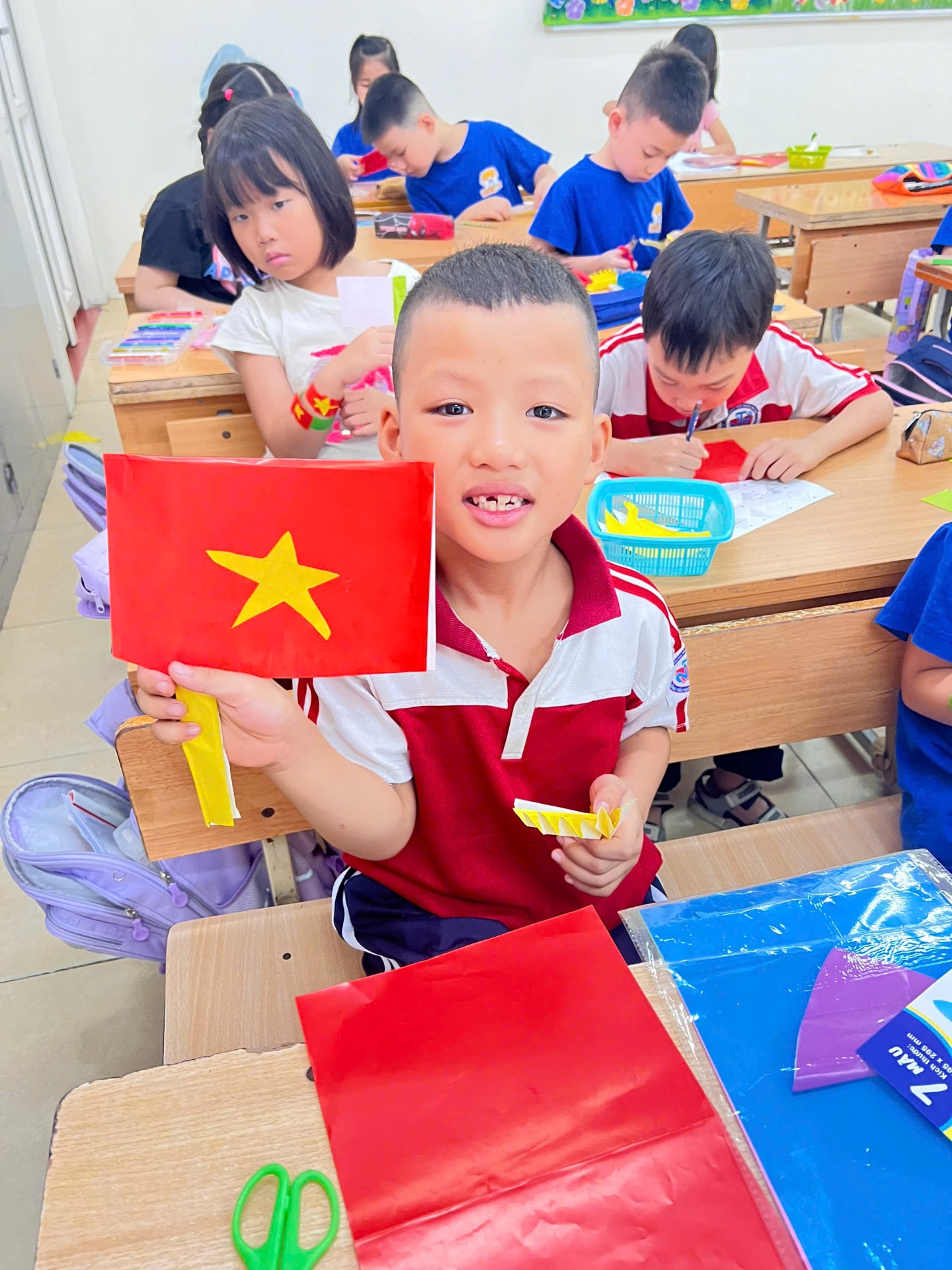 A group of children in a classroom

AI-generated content may be incorrect.