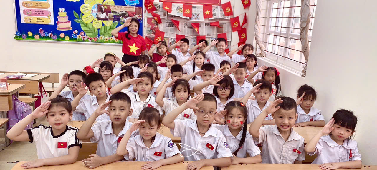 A group of children in uniform

AI-generated content may be incorrect.